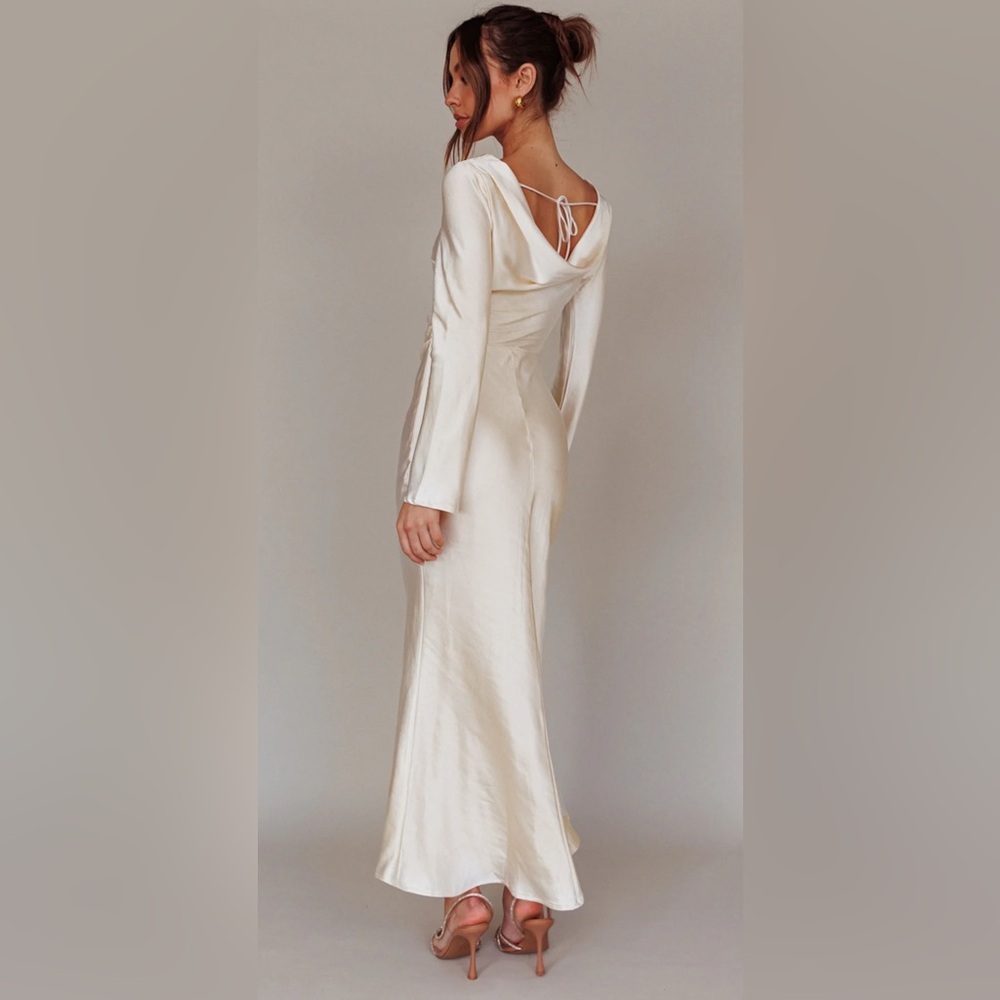 Selfie Leslie Long Sleeve Midi Dress - Oyster
